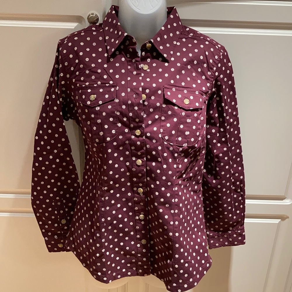 NWOT Duluth Trading Co. button down. Size S